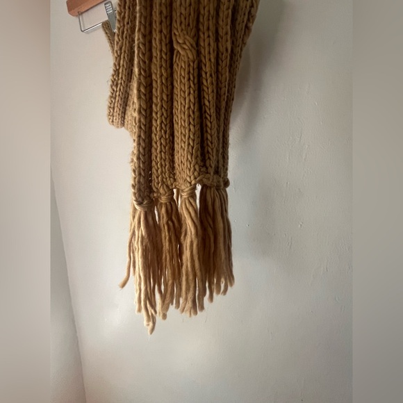 GAP Tan Cable Knit Scarf Fringe Tassels OS - Picture 3 of 6